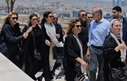 نادية الجندي والسيدة نهلة توفيق أرملة هاني شاكر- الصورة من نقابة الصحفيين 