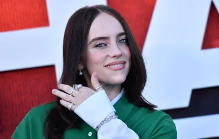 بيلي إيليش Billie Eilish (Photo by Chris DELMAS / AFP)