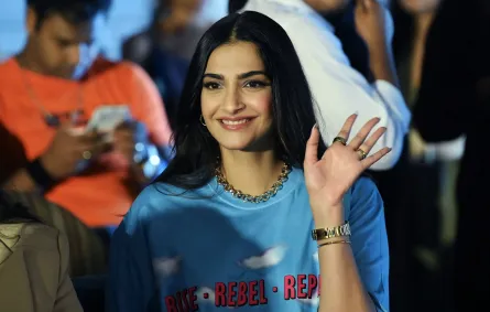 سونام كابور في مومباي (Sonam Kapoor in Mumbai). مصدر الصورة: SUJIT JAISWAL / AFP