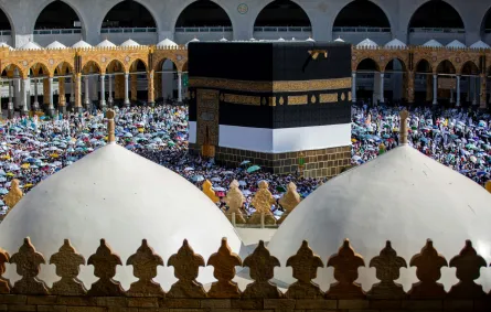 الحجيج يحجون بيت الله الرحام 