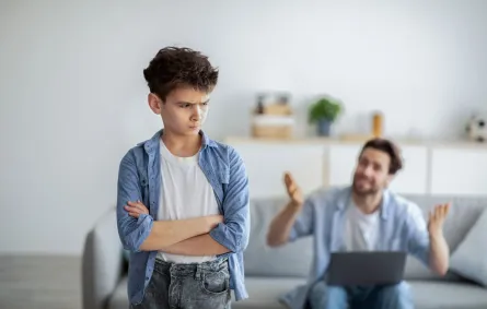 صورة مراهق مع أبيه