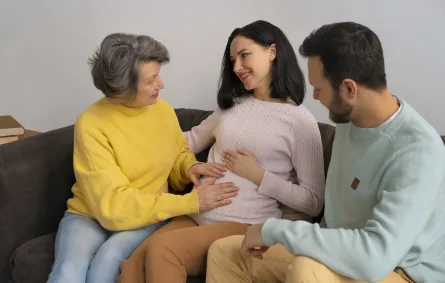 صورة لحامل بصحبة عائلتها