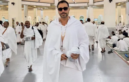 أحمد السعدني أثناء أداء مناسك العمرة
