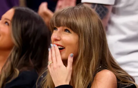 تايلور سويفت في روكيت أرينا في كليفلاند أوهايو (Taylor Swift at Rocket Arena in Cleveland, Ohio). مصدر الصورة: Gregory Shamus/Getty Images/AFP