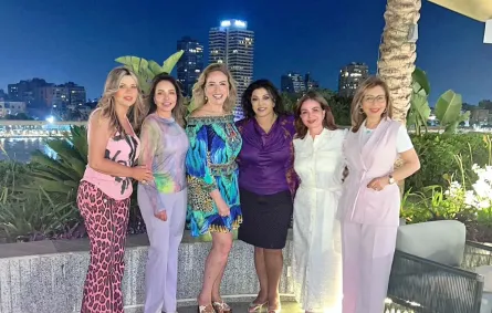 الاحتفال بيوم ميلاد هالة صدقي- الصورة من صفحة إلهام شاهين على فيس بوك