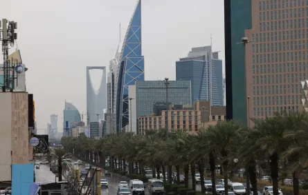  بدء تطبيق مبادرة ساعات العمل المرنة في الرياض - (مصدر الصورة: Photo by FAYEZ NURELDINE / AFP)