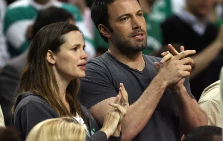 جينيفر جارنر وبن أفليك Jennifer Garner and Ben Affleck عام 2009 - Photo by ELSA / GETTY IMAGES NORTH AMERICA / Getty Images via AFP