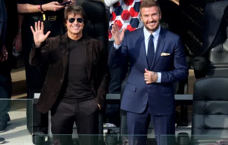 ديفيد بيكهام David Beckham وتوم كروز Tom Cruise في النباراة الافتتاحية للولايات المتحدة الأمريكية بكأس العالم 2026. مصدر الصورة: Allen J. Schaben / Los Angeles Times via Getty Images
