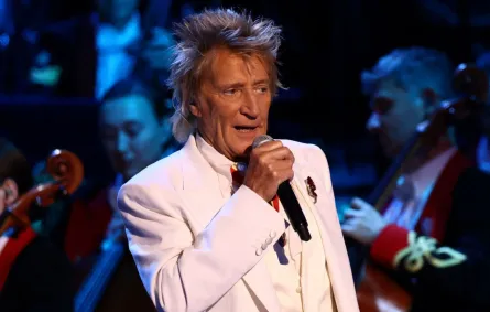 رود ستيوارت في قاعة ألبرت الملكية بلندن (Rod Stewart at the Royal Albert Hall, in London). مصدر الصورة: Jack Taylor / POOL / AFP