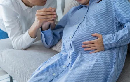 صورة لحامل تعاني من الألم