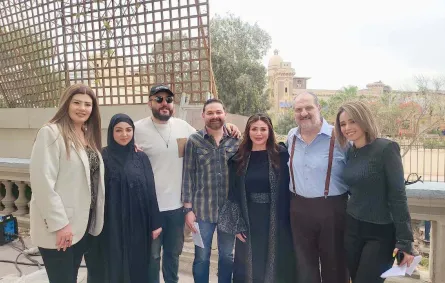 أبطال وصُنّاع فيلم الحافي - الصورة من صفحة الفنانة إلهام شاهين على الفيسبوك