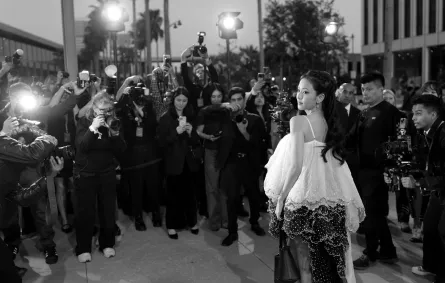 جيسو Jisoo في عرض ديور Dior، كروز 2027، مايو الفائت في كاليفورنيا (المصدر: Matei Horvath/ FilmMagic / Getty Images)