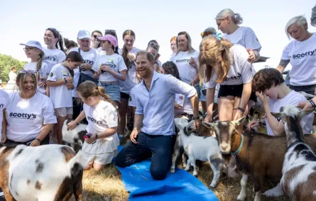 الأمير هاري في قلعة ماكسستوك بالقرب من برمنغهام، وسط إنجلترا (Prince Harry at Maxstoke Castle near Birmingham, central England). مصدر الصورة: Heathcliff O'MALLEY / POOL / AFP