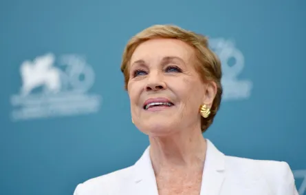 الممثلة البريطانية جولي أندروز في مهرجان البندقية السينمائي الدولي (British actress Julie Andrews at the Venice International Film Festival)- مصدرالصورة: Vincenzo PINTO / AFP