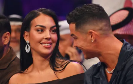 كريستيانو رونالدو وجورجينا رودريغيز في الرياض، المملكة العربية السعودية (Cristiano Ronaldo and Georgina Rodríguez in Riyadh, Saudi Arabia). مصدر الصورة: Justin Setterfield/Getty Images