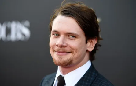 جاك أوكونيل Jack O'Connell في حفل 18th Annual Hollywood Film Awards. مصدر الصورة: Frazer Harrison / GETTY IMAGES NORTH AMERICA / Getty Images via AFP