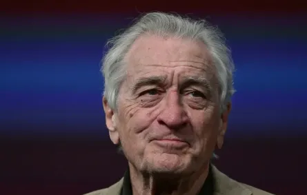 روبرت دي نيرو في جلسة حوارية بالدورة الثامنة والسبعين لمهرجان كان السينمائي ( Robert De Niro at the 78th Cannes Film Festival panel discussion). مصدر الصورة:Miguel MEDINA / AFP