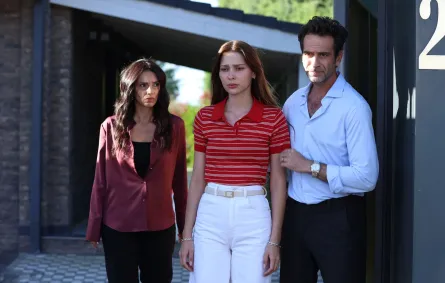 مسلسل إسطنبول رأسًا على عقب - الصورة سكرين شوت من الحلقة 15