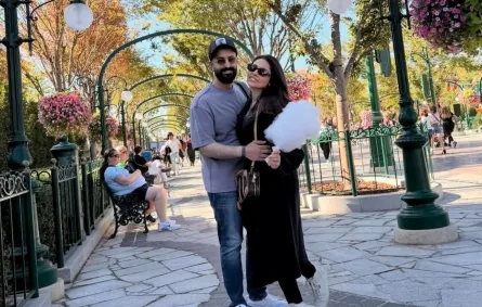 إلهام علي وخالد صقر أثناء رحلتهم في ديزني- الصورة من حسابها على الانستغرام