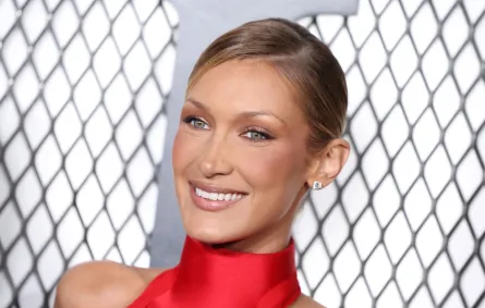 عارضة الأزياء الأمريكية بيلا حديد (Bella Hadid) تحضر العرض الأول للموسم الأول من مسلسل "The Beauty" لقناة FX في متحف الفن الحديث (MOMA) بمدينة نيويورك في 14 يناير 2026. مصدر الصورة: Angela Weiss / AFP