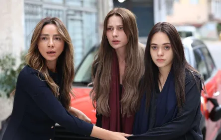 مسلسل إسطنبول رأسًا على عقب - الصورة سكرين شوت من الحلقة 16