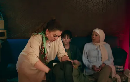 مشهد من الحلقة 11 من خمسين خمسين- الصورة من شاشة عرض المسلسل 