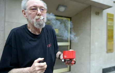 التدخين يشرّد ألمانيّاً من منزله