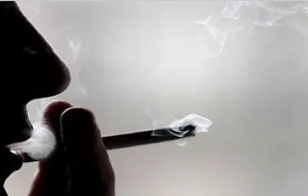 روسي يجبر طائرتين على الهبوط