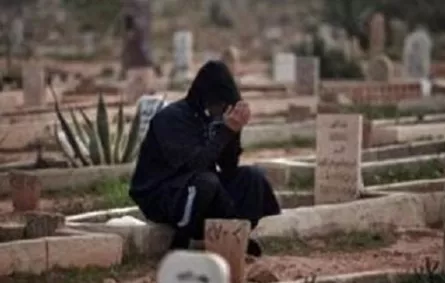 شاب ينتحر بجوار قبر والده في الأردن!