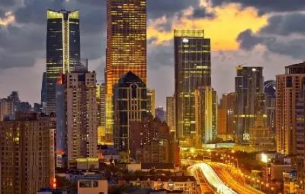 ليل "شنغهاي" الساطع