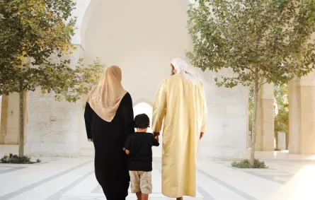 نتائج زواج السعودي والخليجية.. أبناء بلا هوية!