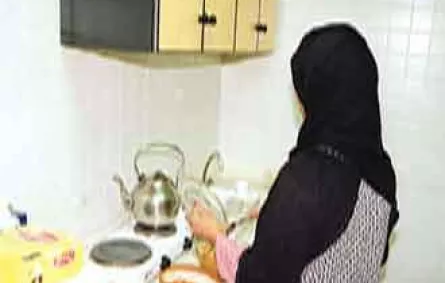 موظفات أمن مطار تبوك يضبطن مجوهرات مسروقة مع خادمة
