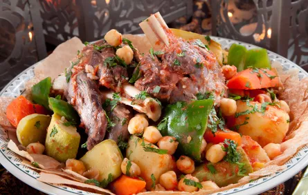 حضري سفرة إماراتية احتفالاً بالعيد