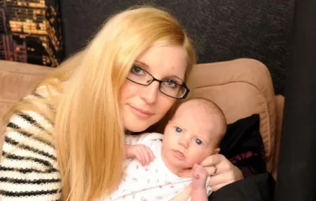 امرأة تكتشف حملها وتنجب في اليوم نفسه