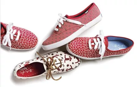 شاهدي تصاميم تايلر سويفت لأحذية Keds