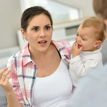 زوجي يتجاهلني منذ ولادتي.. كيف أسترده؟