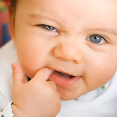 كيف تخففين آلام التسنين؟