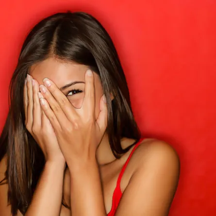 تعرفي إلى دلالات تغير لون الدورة الشهرية عند الفتيات