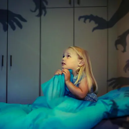 خوف الطفل من الظلام.. أسبابه وحلوله