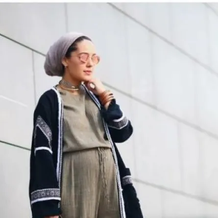 الفاشينيستا المحجبة آسيا عاكف في أجمل إطلالاتها خلال الحمل