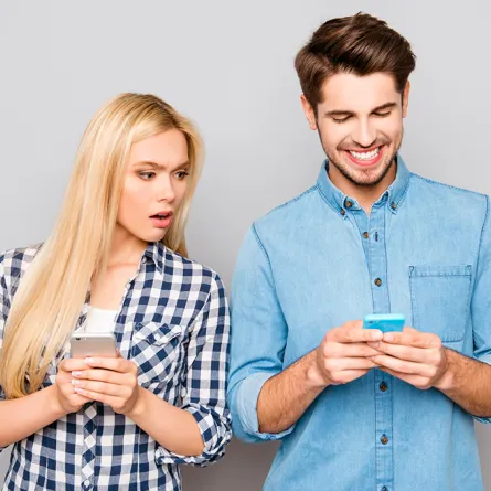 «فيس بوك» متهم بإفساد علاقتك الزوجية