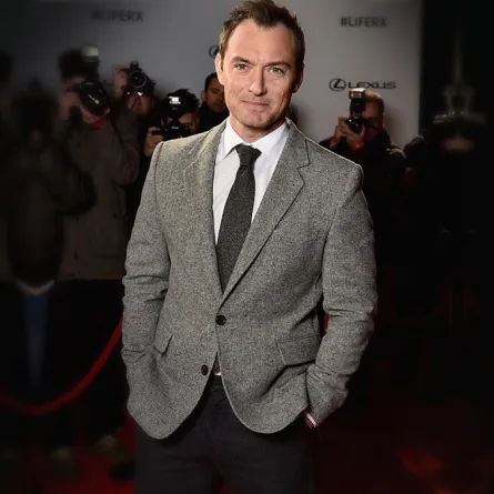 جود لو يقدم مفهوماً جديداً للبدلات الرجالية