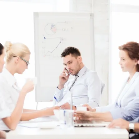 التوتر في العمل: 6 نصائح لتحمل زملاء المكتب