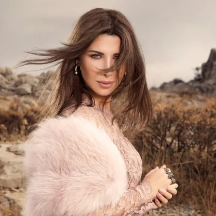 نانسي عجرم هي الأكثر مواكبة للموضة بين النجمات العربيات!