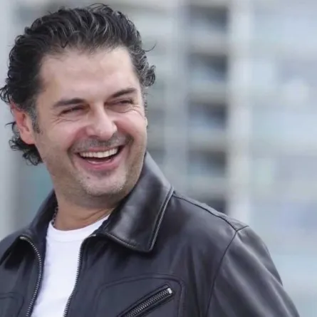 شقيق عادل كرم لـ راغب علامة: أنت فيلم هزلي