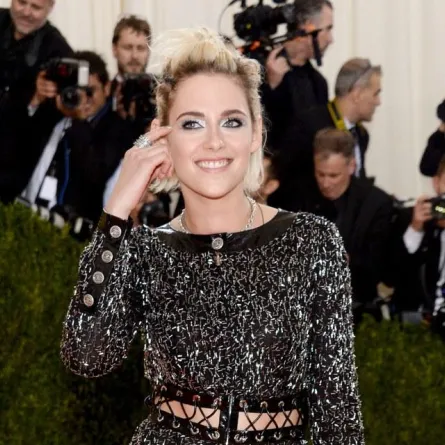 كريستن ستيوارت: دونالد ترامب مهووس بي