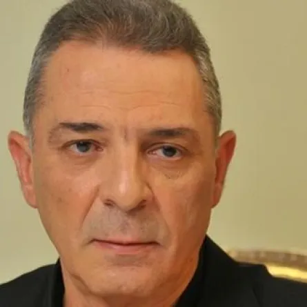 بالصور: وفاة محمود حميدة تشعل أزمة ومخرج "الأب الروحي" يهدد بـ"حرب أهلية"