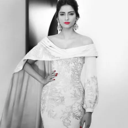 سونام كابور و اللون الأبيض علاقة لا تنتهي