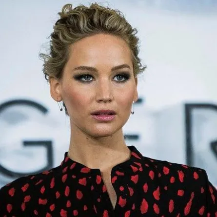 السجن 9 أشهر لسارق صور النجمات