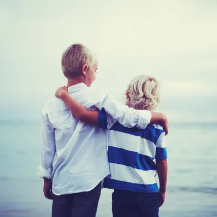 كيف يوطد الوالدين علاقة أبنائهم ببعضهم؟